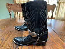 Men's cowboy boots with straps for a very cool look picture