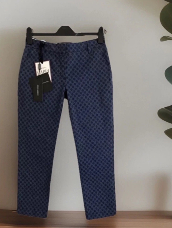 Dolce & Gabbana Women Denim  Spotted Stretch Capri Jeans. Size 40 IT