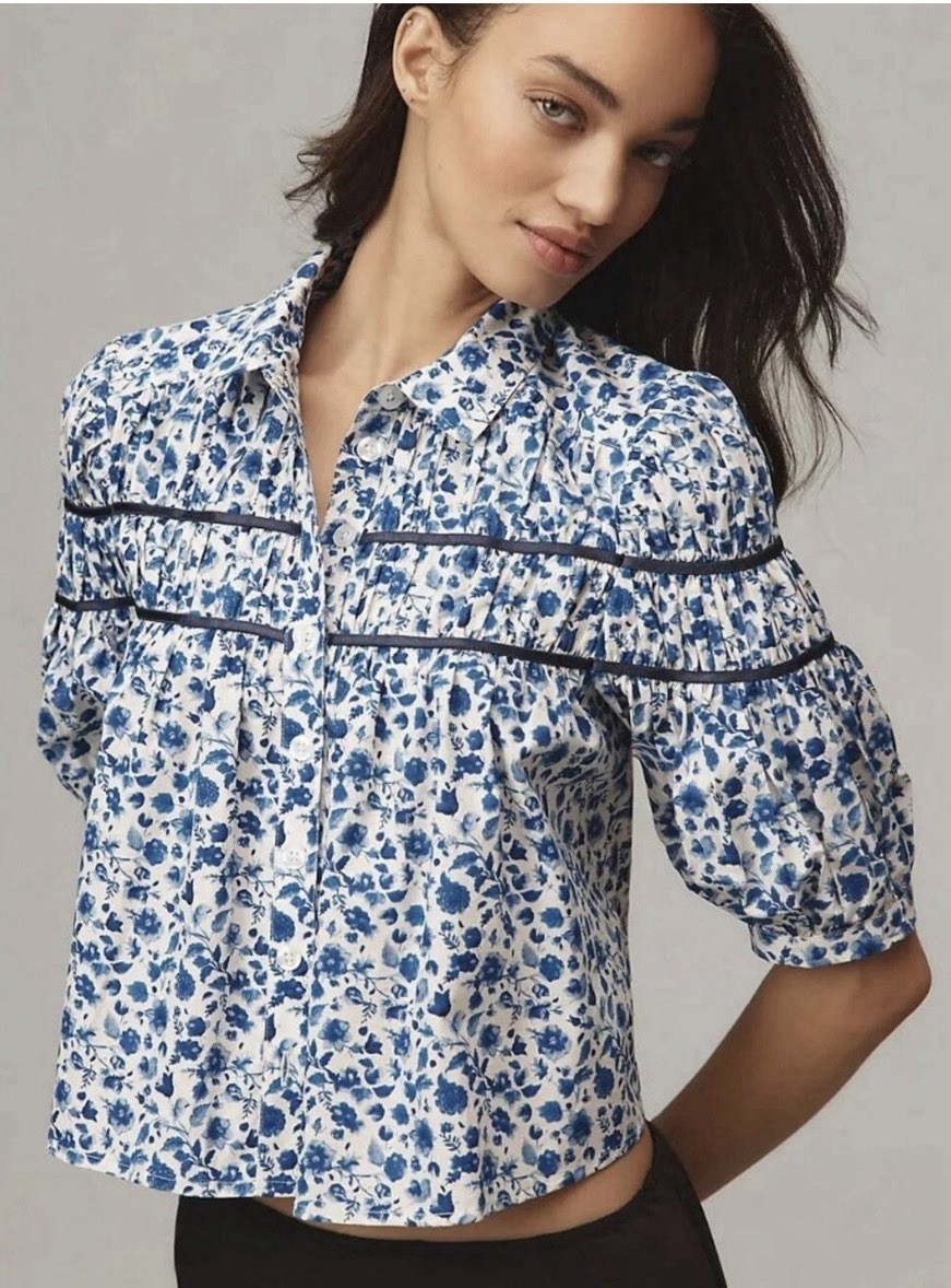 Maeve Anthropologie Women\'s The Leandra Shirred Yoke Blouse in Blue Floral Sz M
