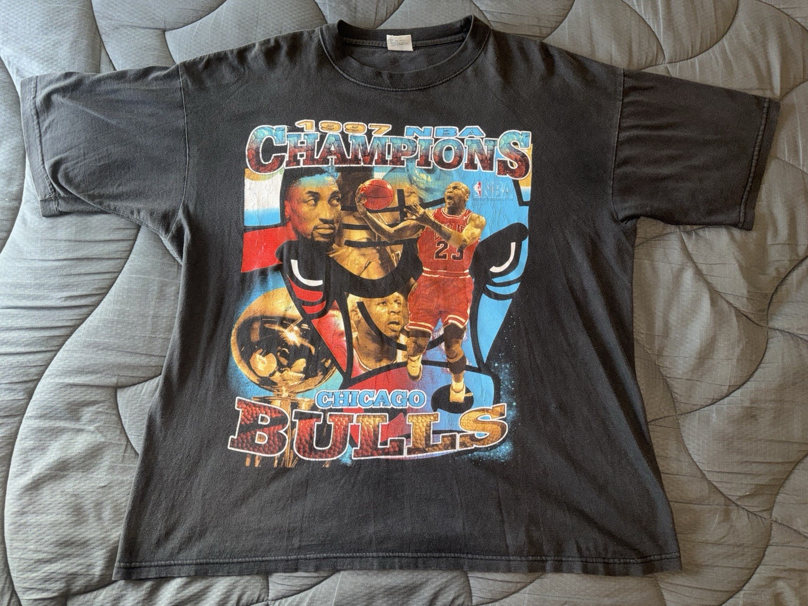 VTG 90s Chicago Bulls Tshirt Rap Tee 1997 NBA Michael Jordan Rodman Pippen L/XL