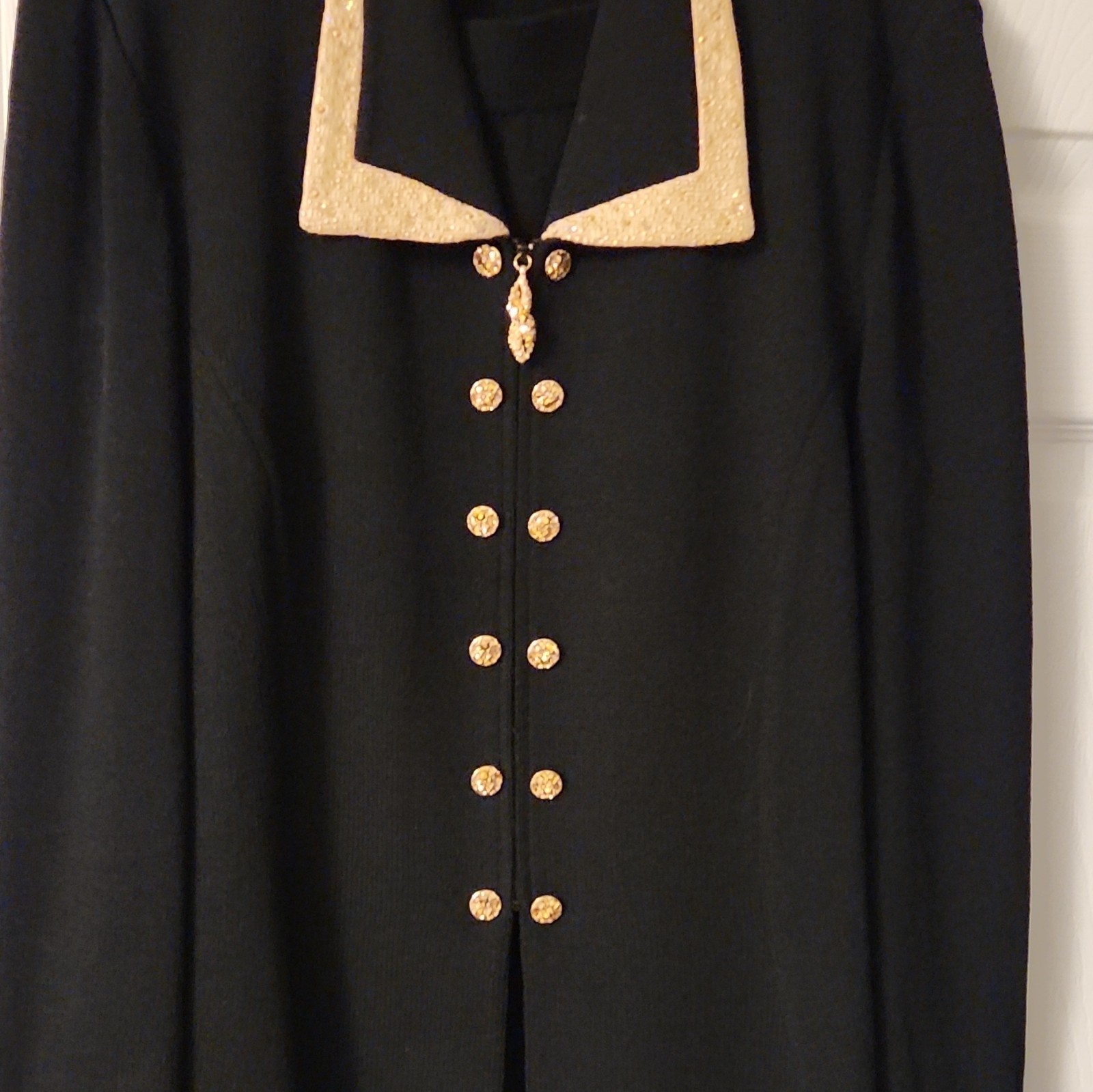St. John Women’s Black Collared Suit Coat, Zipper Front, Size 14. skirt size 12