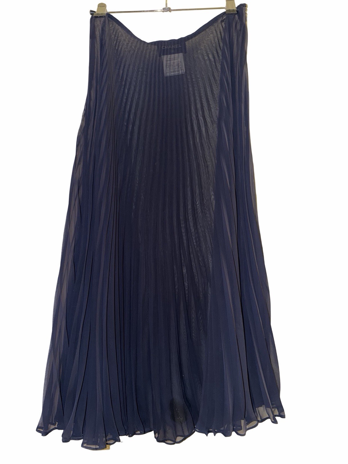 CHANEL BLUE OPAQUE PLEATED SKIRT NAVY SIZE 44