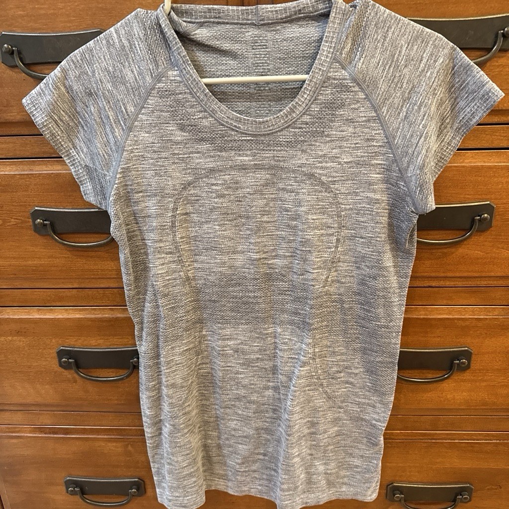 Lululemon Women\'s Swiftly Tech Gray Tee Shirt