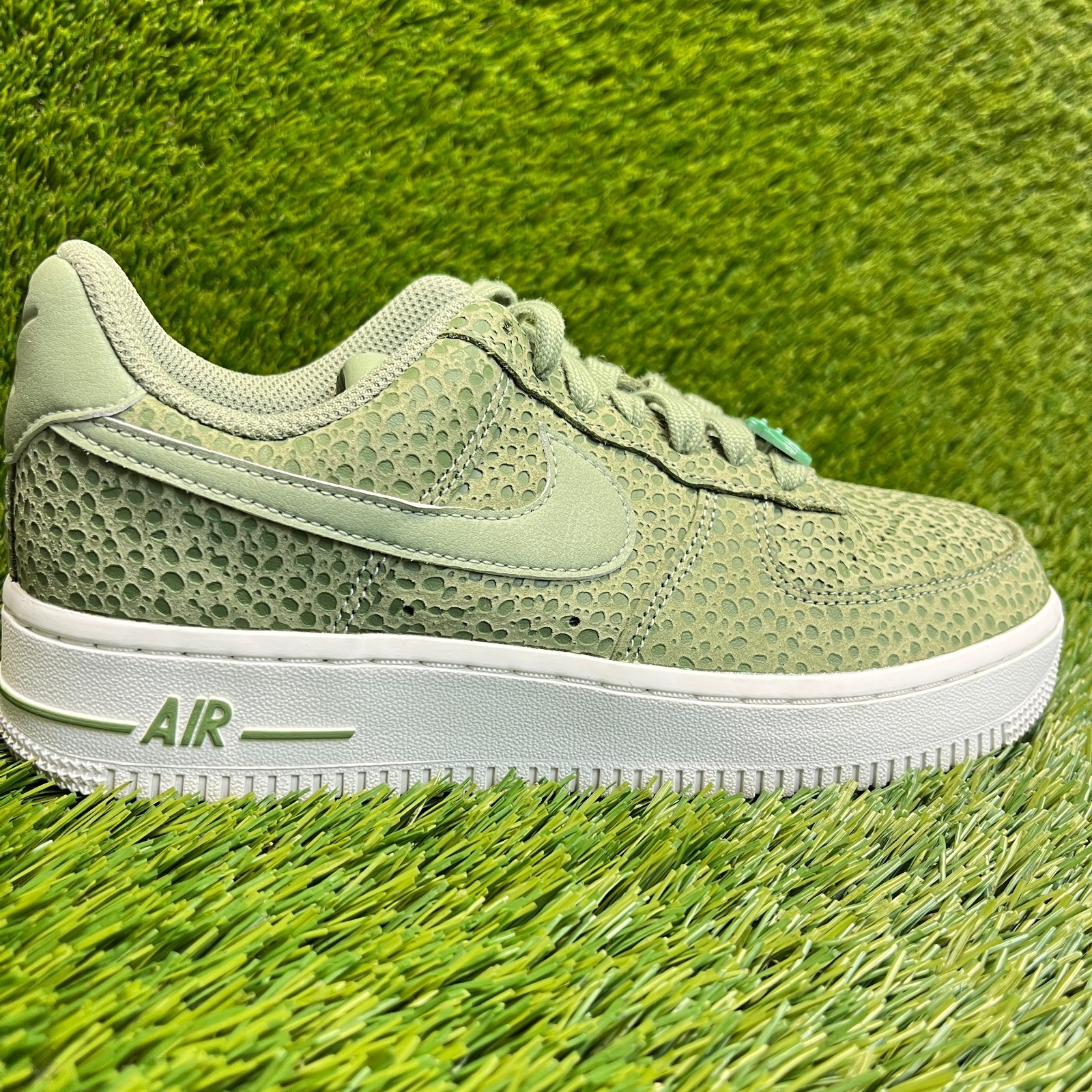 Nike Air Force 1 \'07 Premium Womens Size 6.5 Green White Athletic Shoes Sneakers