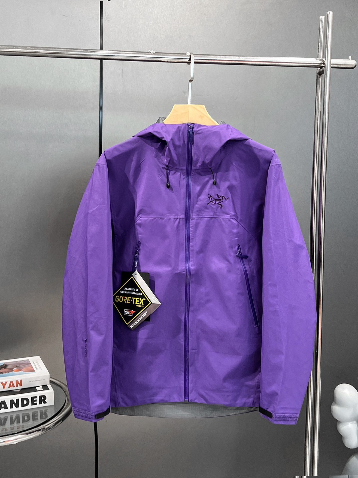 Arcteryx BETA LW light Weight winter Jacket  Men’s Purple Size L new