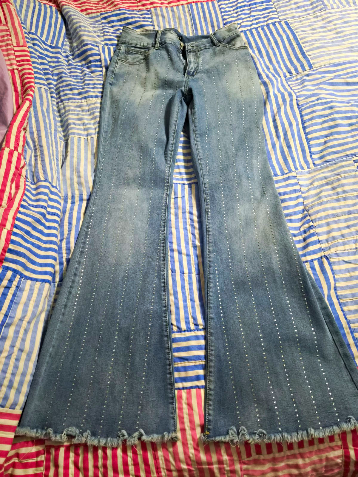 Flamingals Women’s Light Wash Flared Studded Jeans L Stretch 5-Pocket Mid Rise
