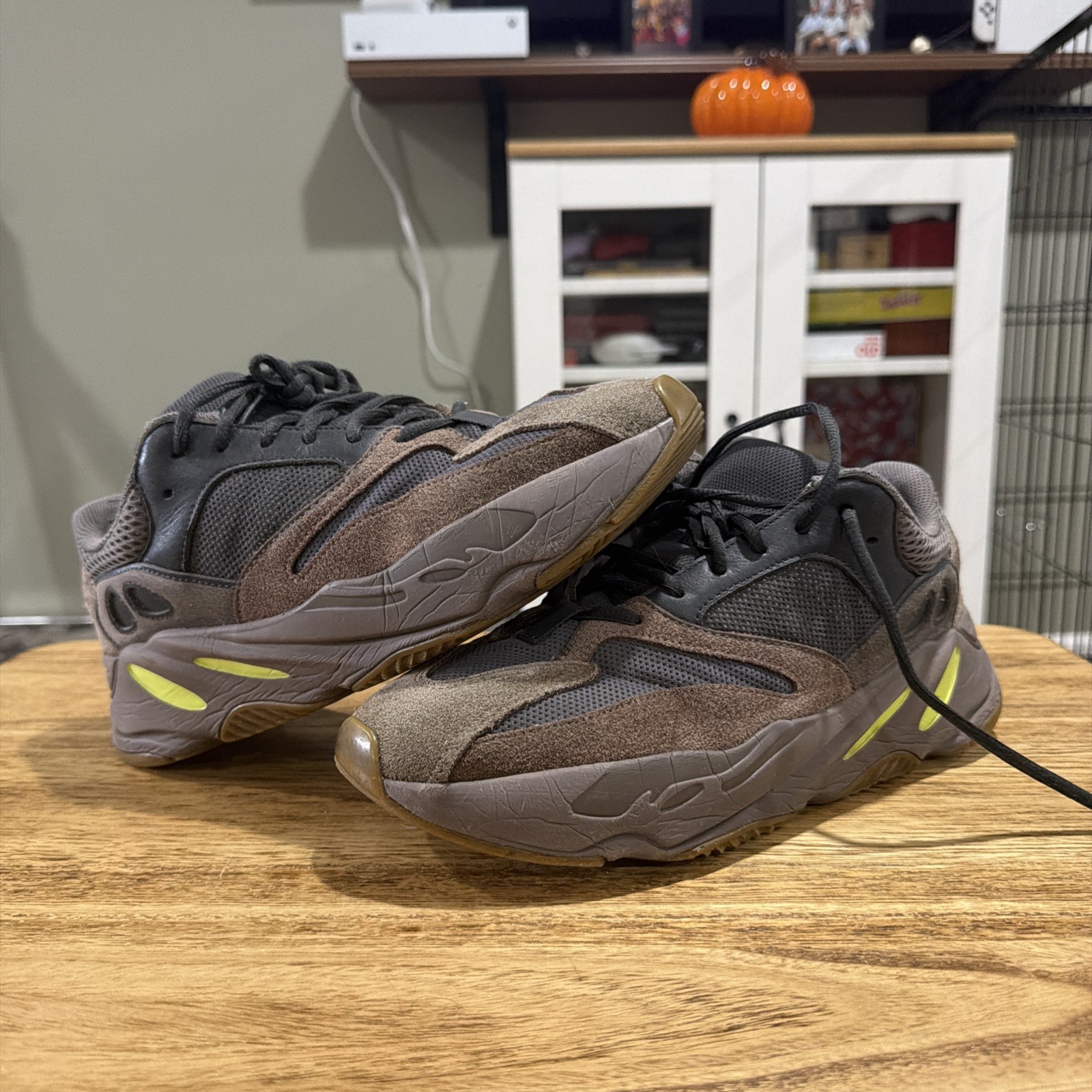 adidas Yeezy Boost 700 V1 Mauve Brown Mocha Latte - Size 9 Kanye