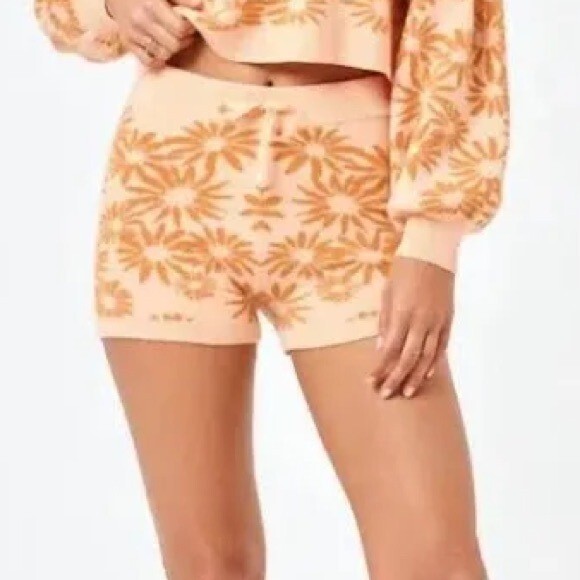 $99 NWT Peach L*Space “Plumeria” Sweater Knit Shorts Sz Small