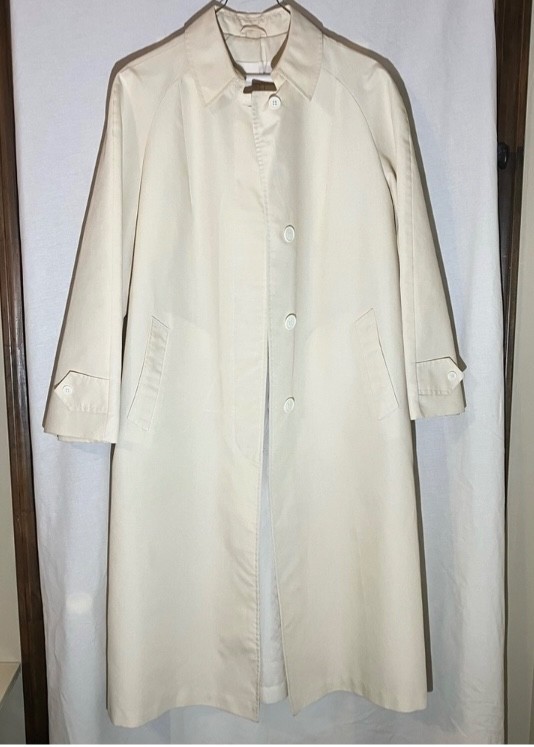 Vintage cream outerwear/raincoat from Sears- size 16 button closure