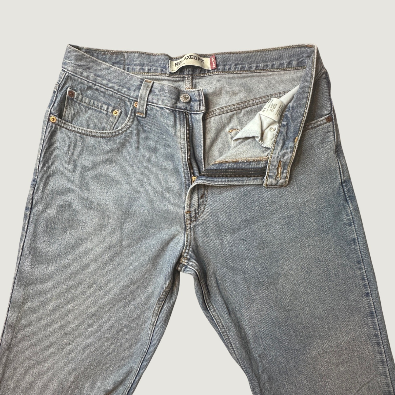 Vintage Levi\'s 550 Jeans Mens 34x32 Relaxed Fit Light Wash Blue Tapered Denim
