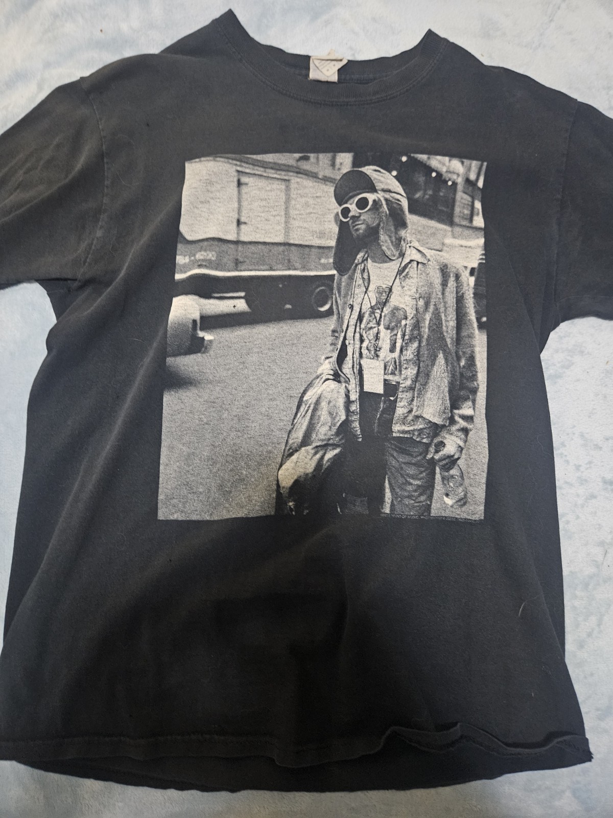 Rare 2015 Kurt Cobain Smoking Glasses Shirt Medium The End Of Music