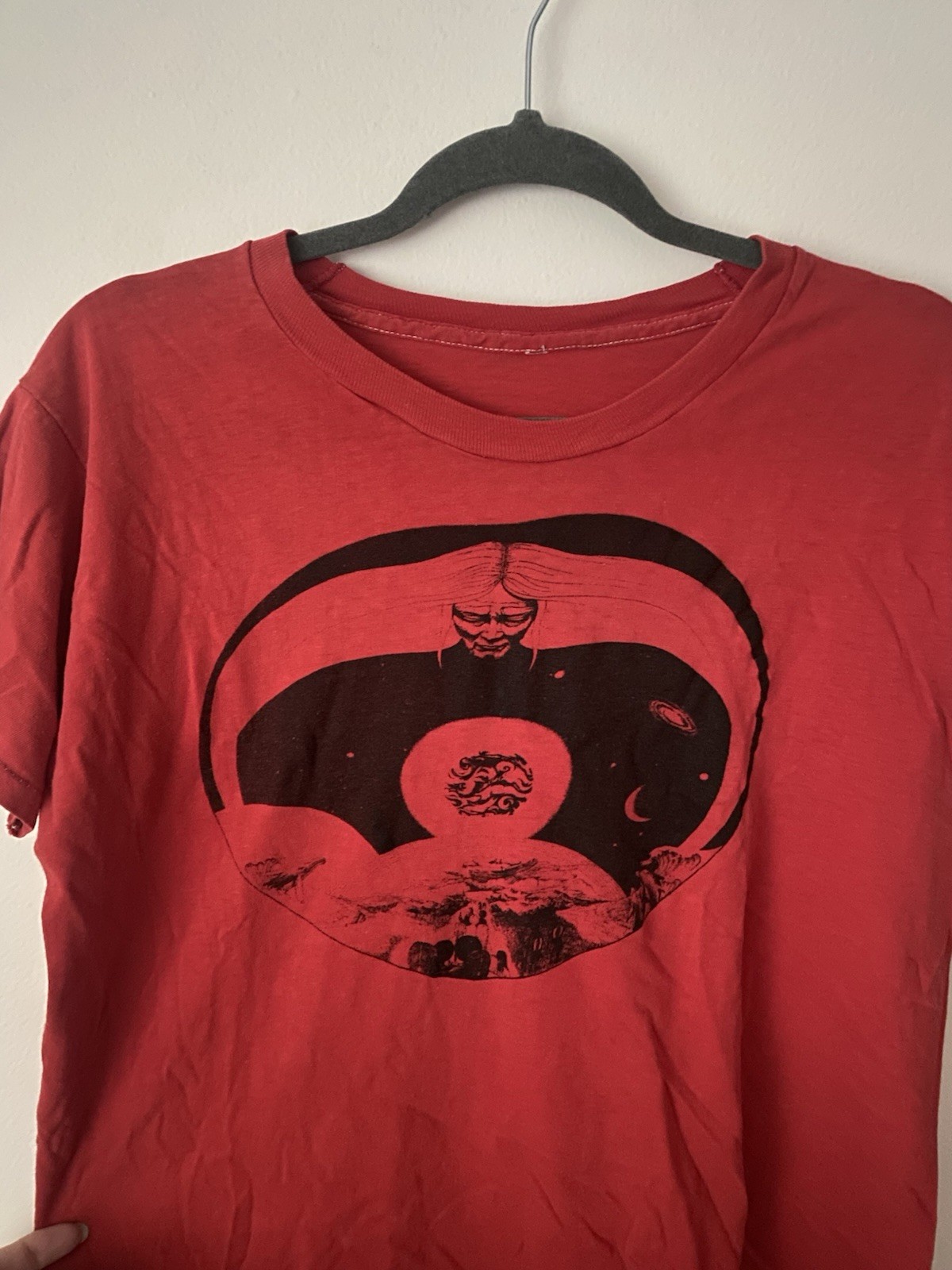 red vintage celestial tee, size medium