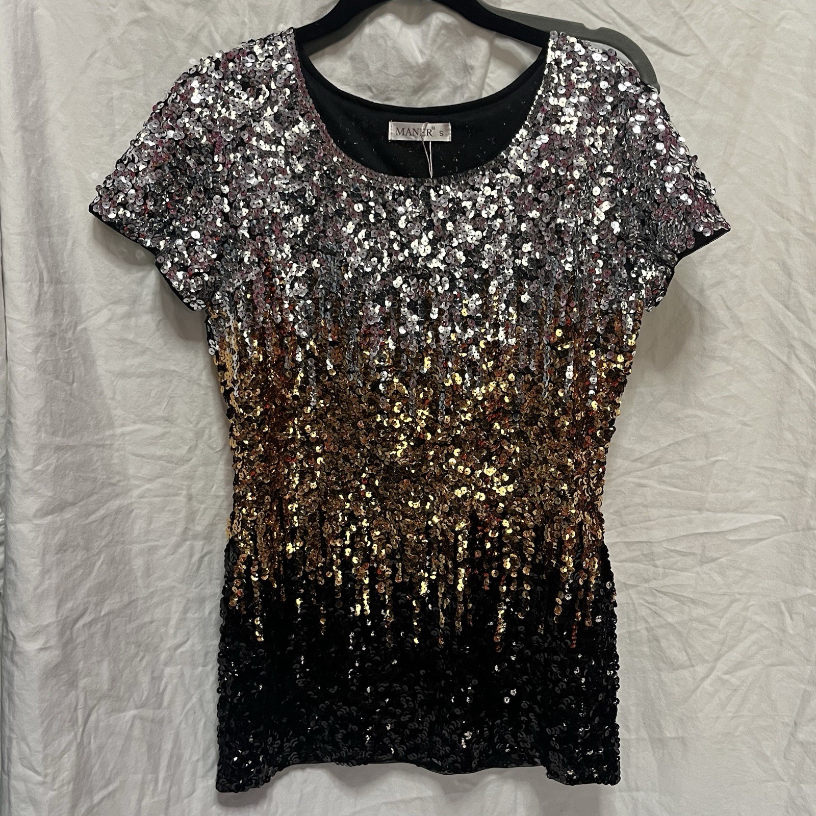 NWOT MANER SILVER  BRONZE SEQUINED EMBELLISHED SHORT SLEEVE TOP SIZE SMALL
