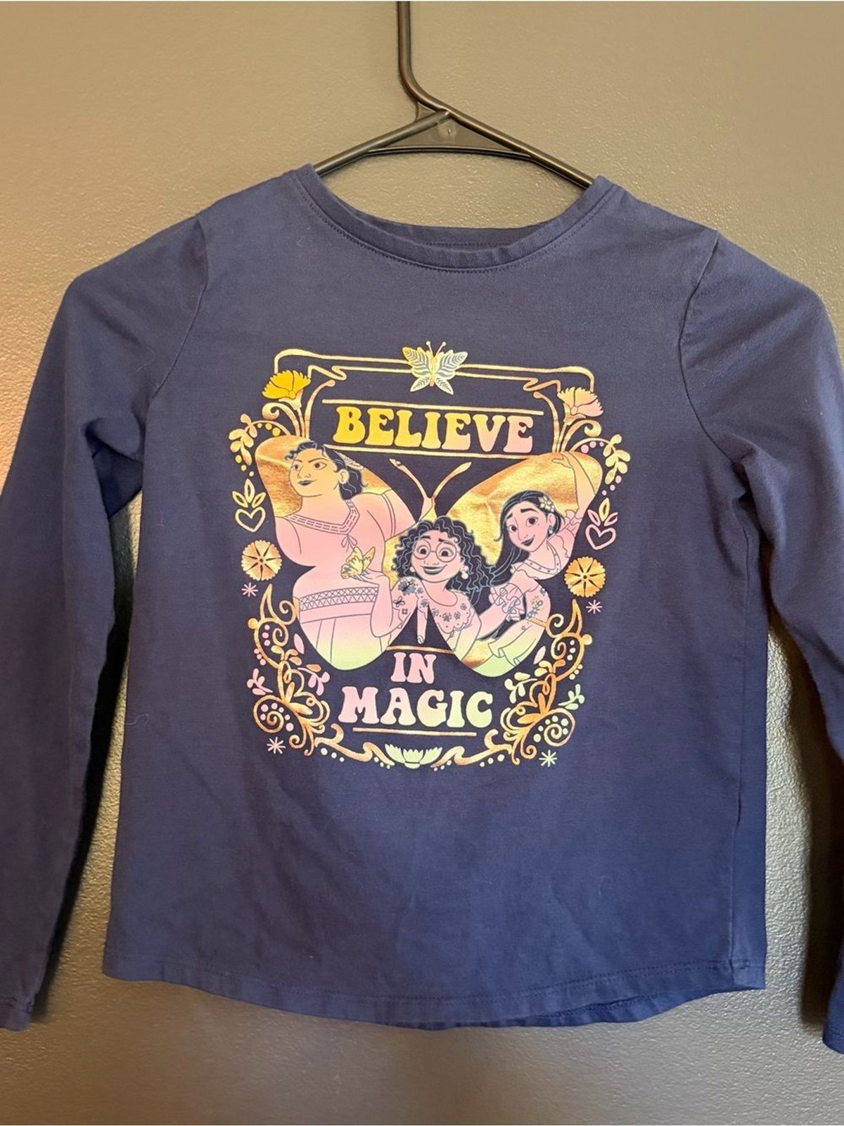 Disney Navy Long-Sleeve \'Believe in Magic\' Graphic Tee