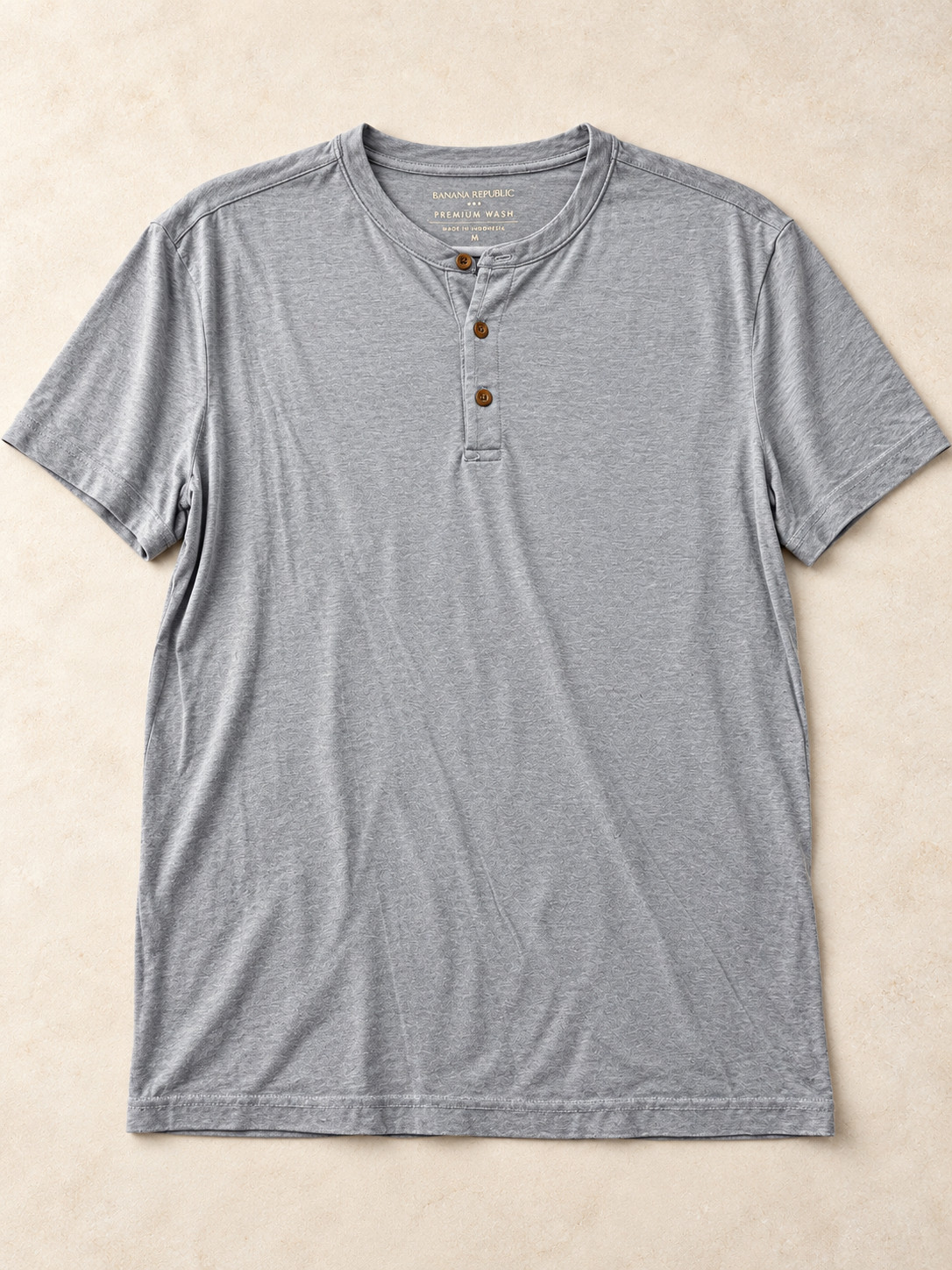 Banana Republic Premium Wash Henley Men’s Medium Gray Short Sleeve 3 Button