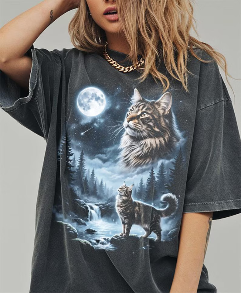 Maine Coon Cat Howling Moon Graphic Comfort Tee Animal Lover Gift