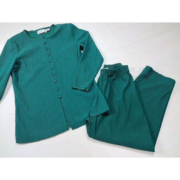 Kathie Lee Vintage Emerald Green Plisse 2 Piece Set  Medium