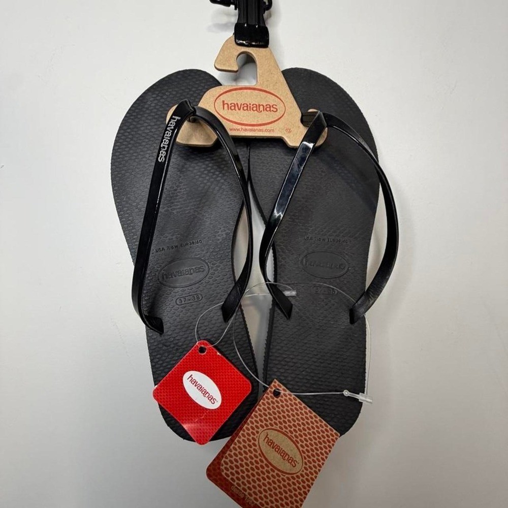 NWT Women\'s Black Havaianas Flip Flops Size 7/8