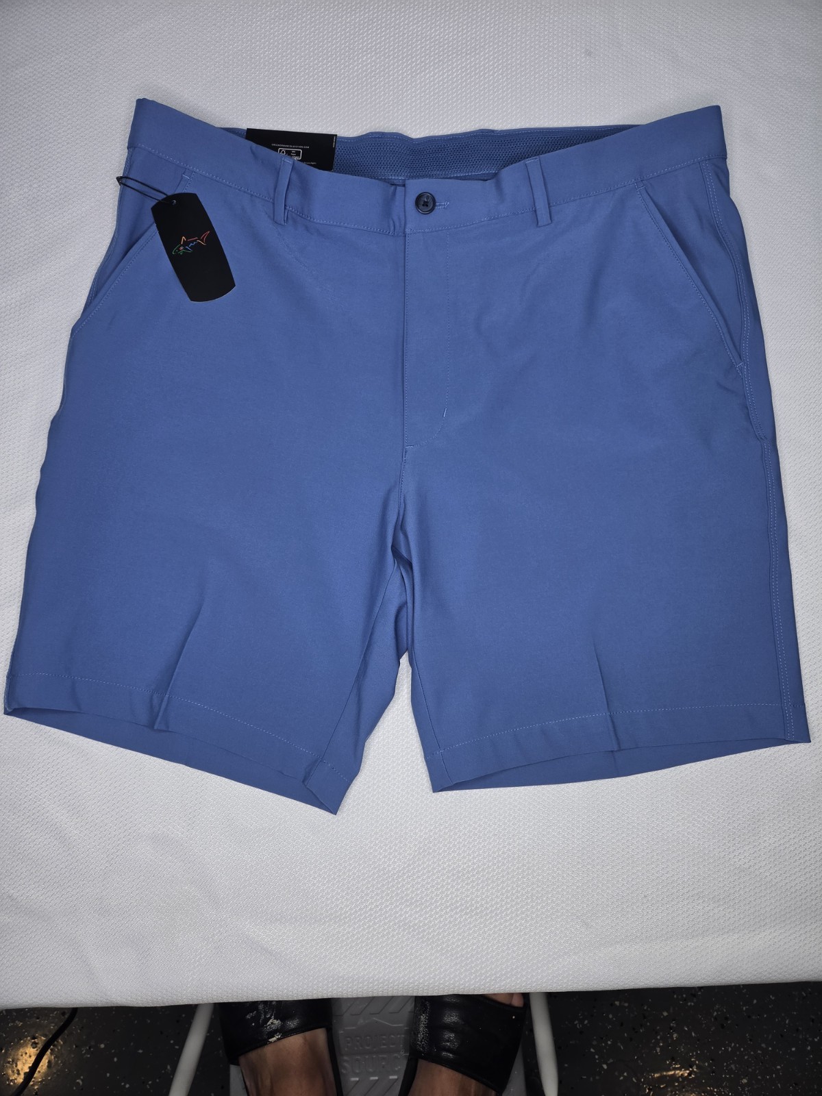 NWT GREG NORMAN PERFORMANCE STRETCH Size 38 Men\'s Golf Shorts Blue