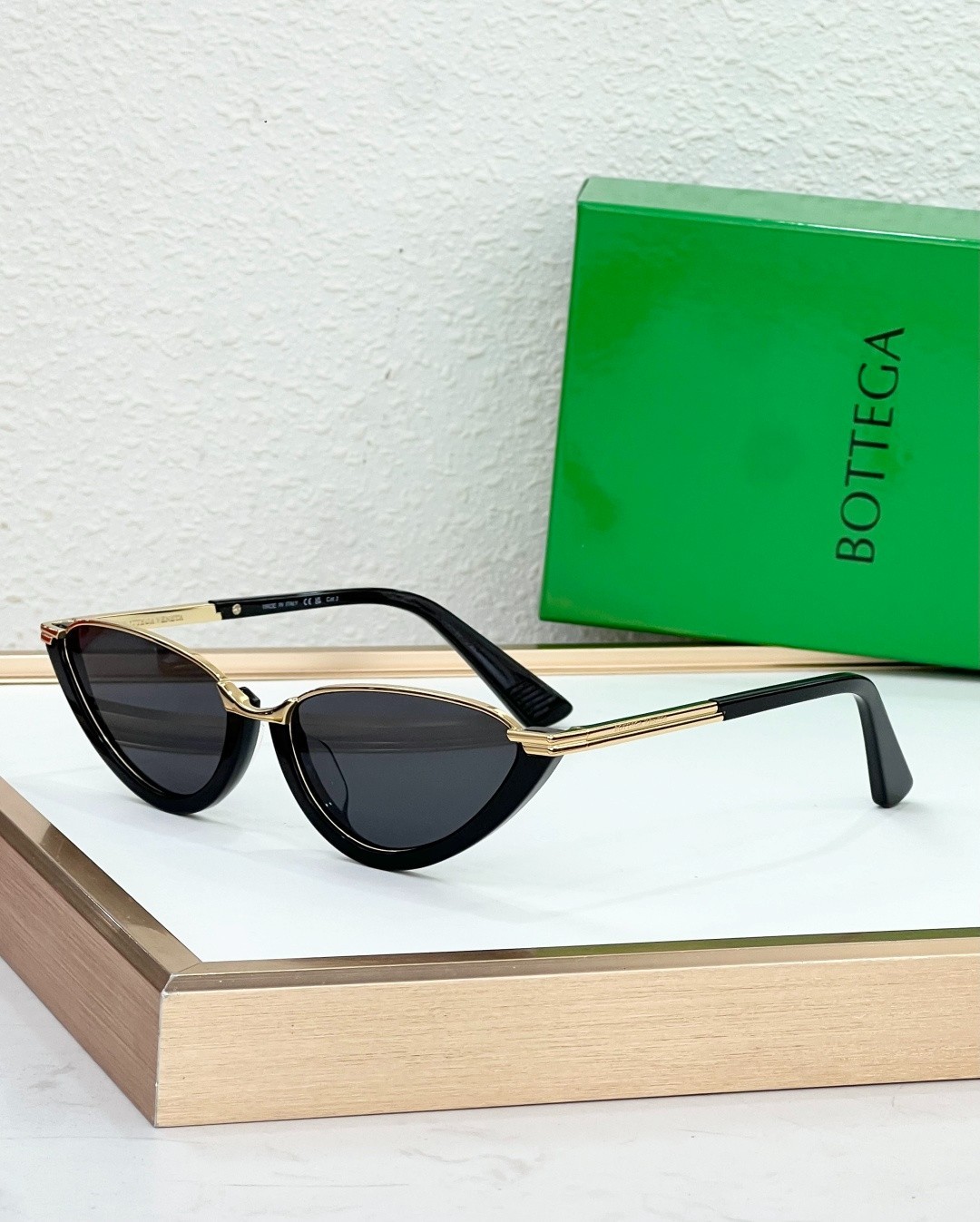 Bottega Veneta BV1346S Fashion Cat Eye Sunglasses Black Gold Women’s