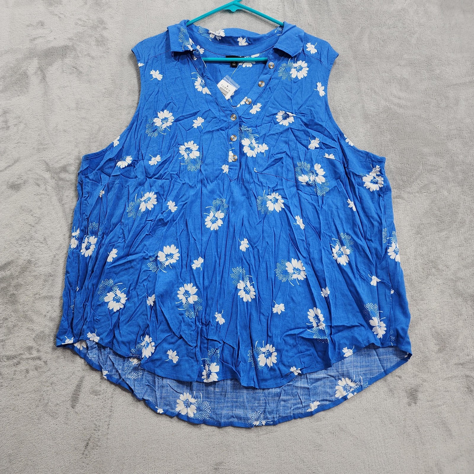 NEW Torrid Top Womens 3/3X Blue Daisy Floral Collared Sleeveless Rayon Slub