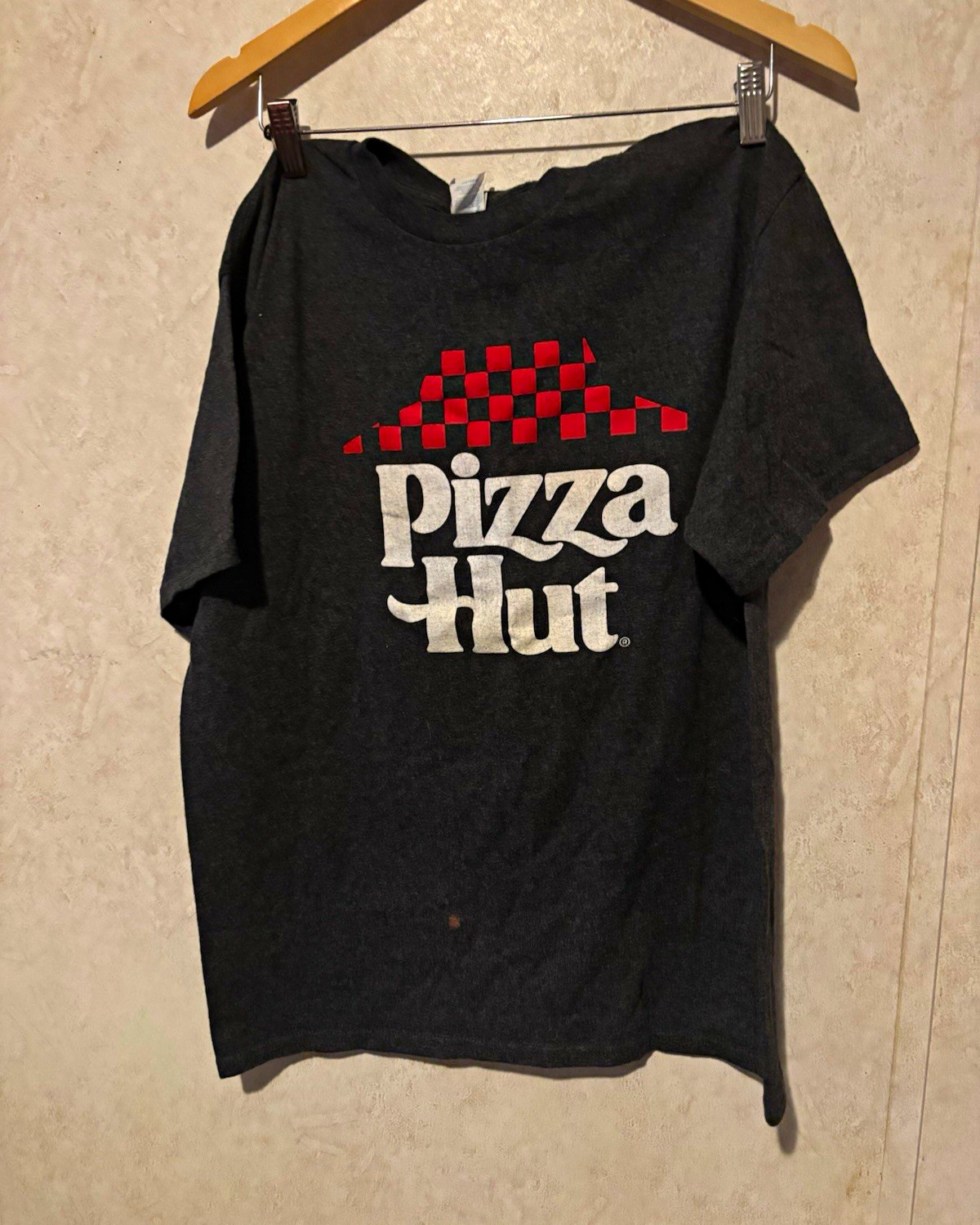 Port & Company Pizza Hut Graphic Logo Black Crew Neck Short Sleeve T-Shirt M