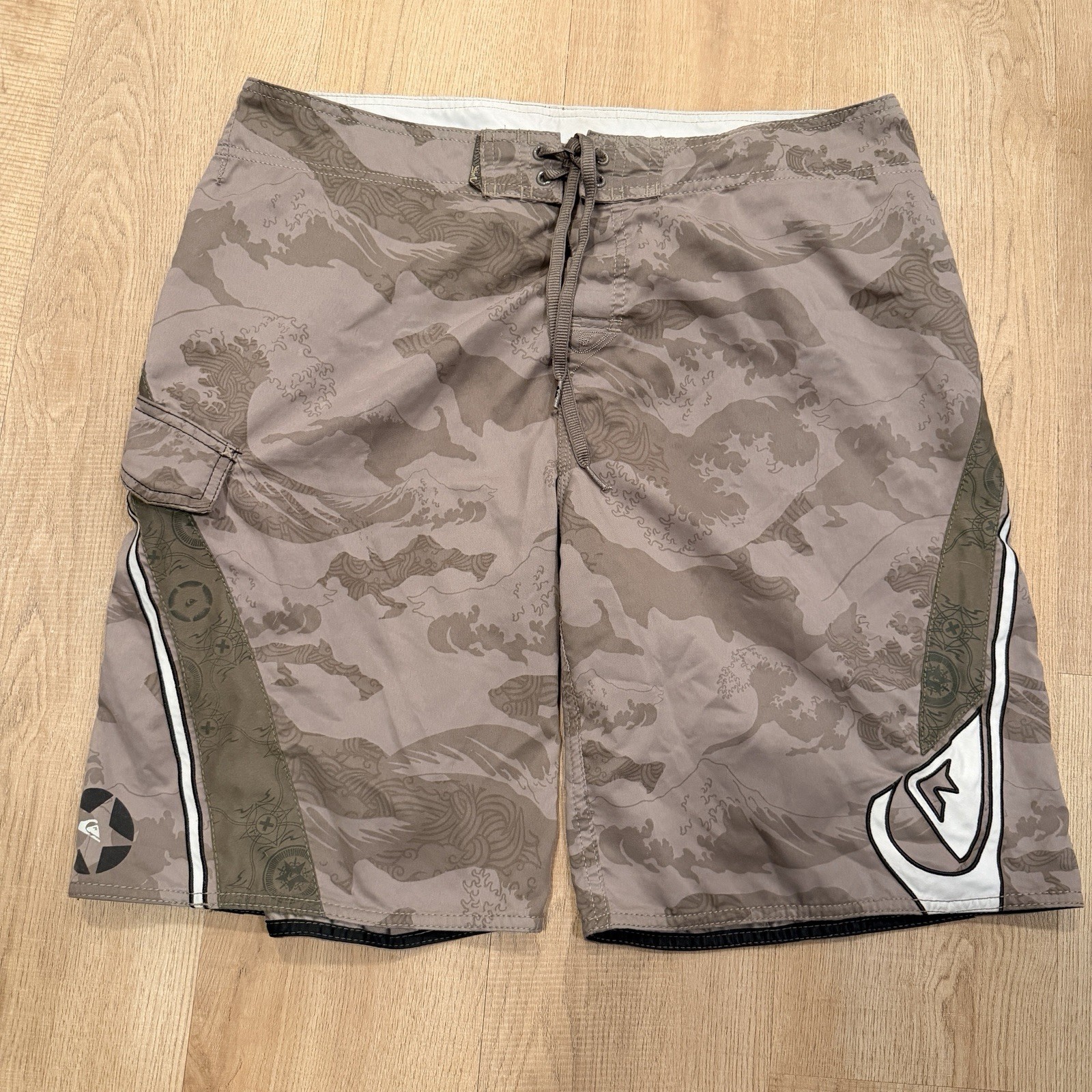 Rare Vintage Y2k Quicksilver Pattern Big Logo Baggy Board Shorts