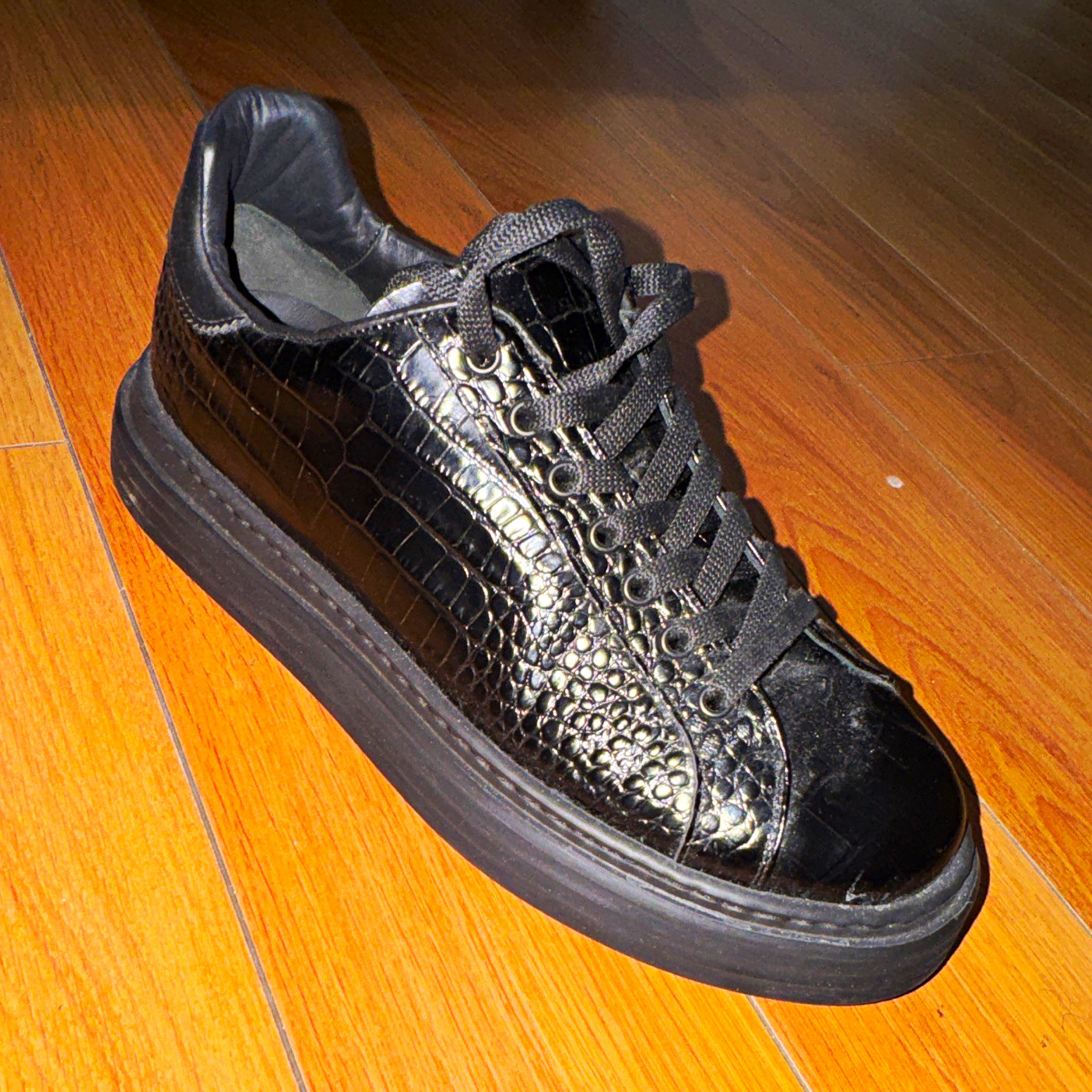 INTENSE Men\'s Size 10 Black Croc Embossed Low Top Lace-Up Casual Sneakers