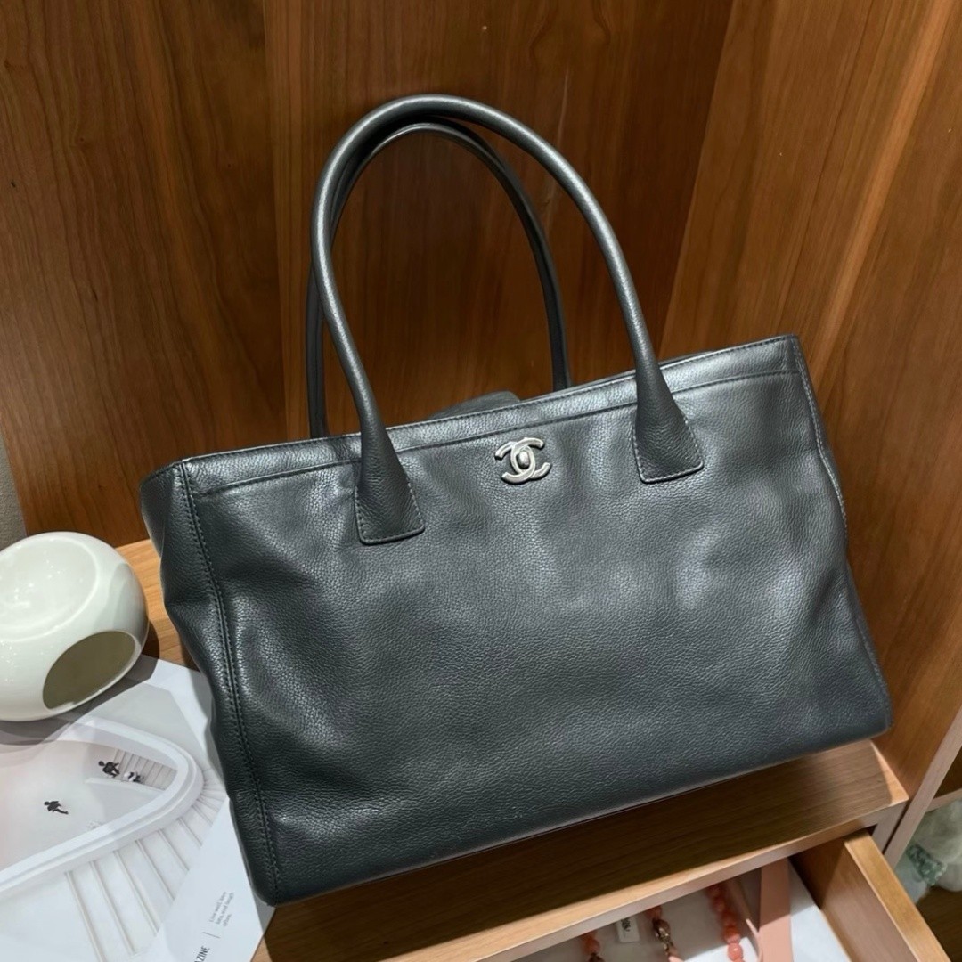 15% OFF Chanel Cerf Executive Tote Grey Grained Calfskin Silver Hardware Handbag