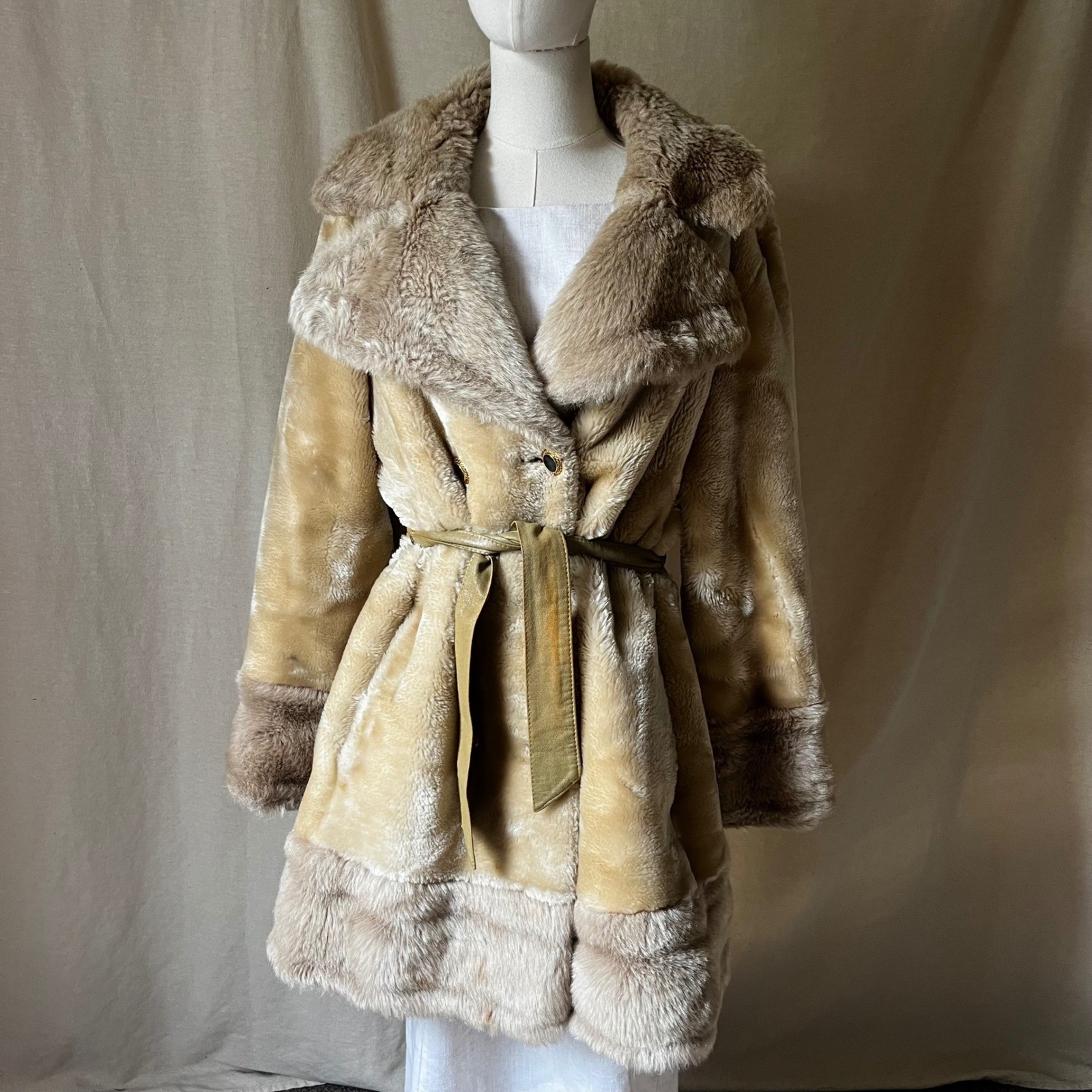 Vintage 1960s 70s Women\'s Cream Faux Fur Coat Belted Acrylic Mod M L