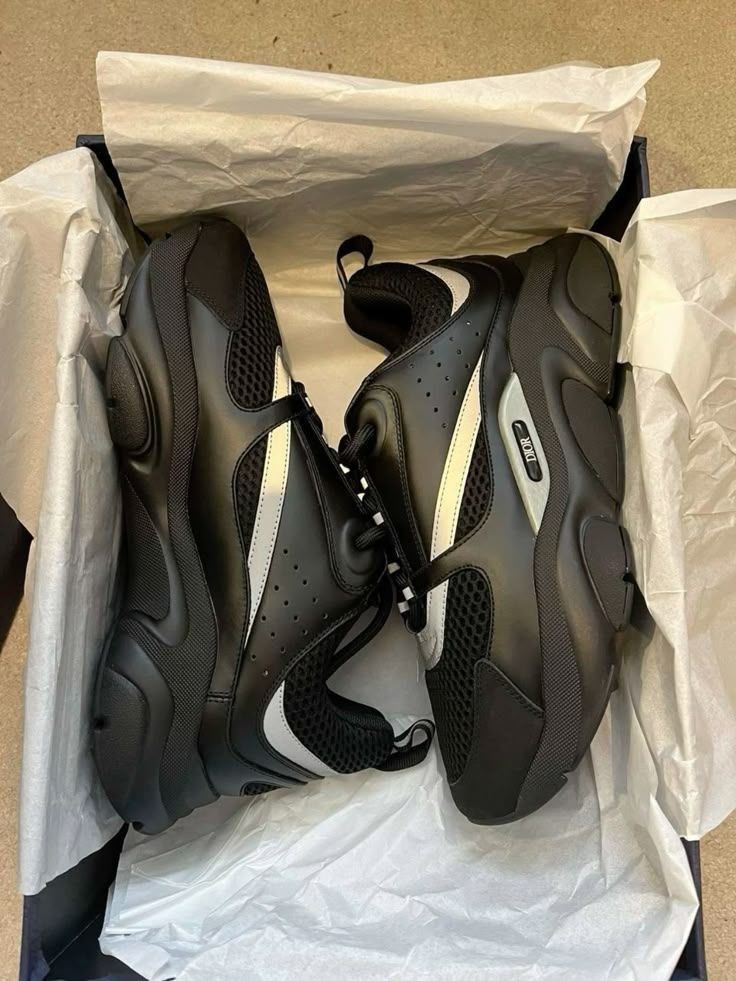 Size 10 - Dior B22 Black Reflective