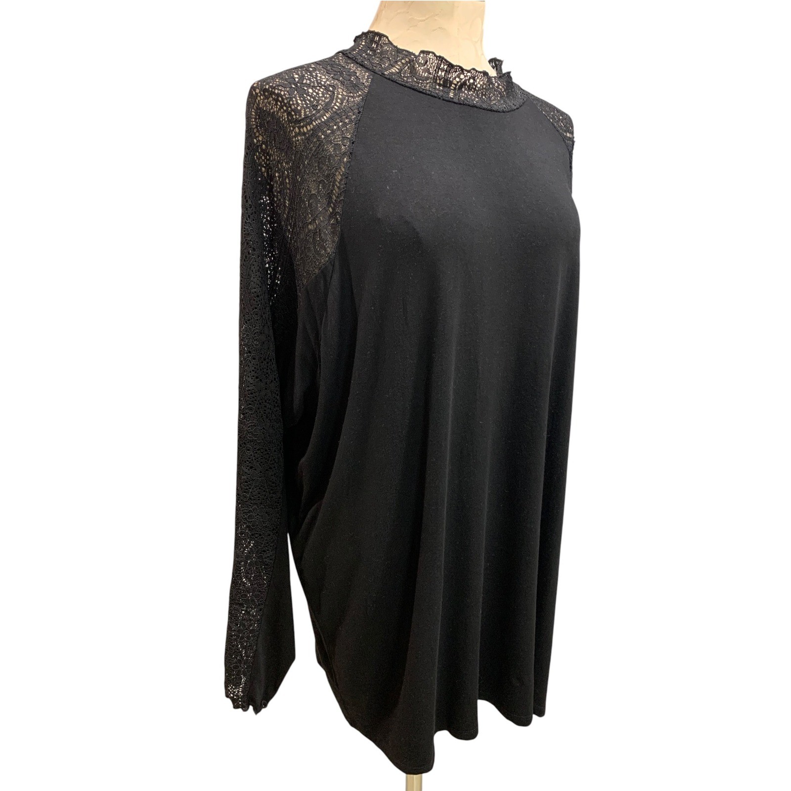 Size 4X Torrid Super Soft Knit Womens Black Lace Sleeve Shirt Pullover