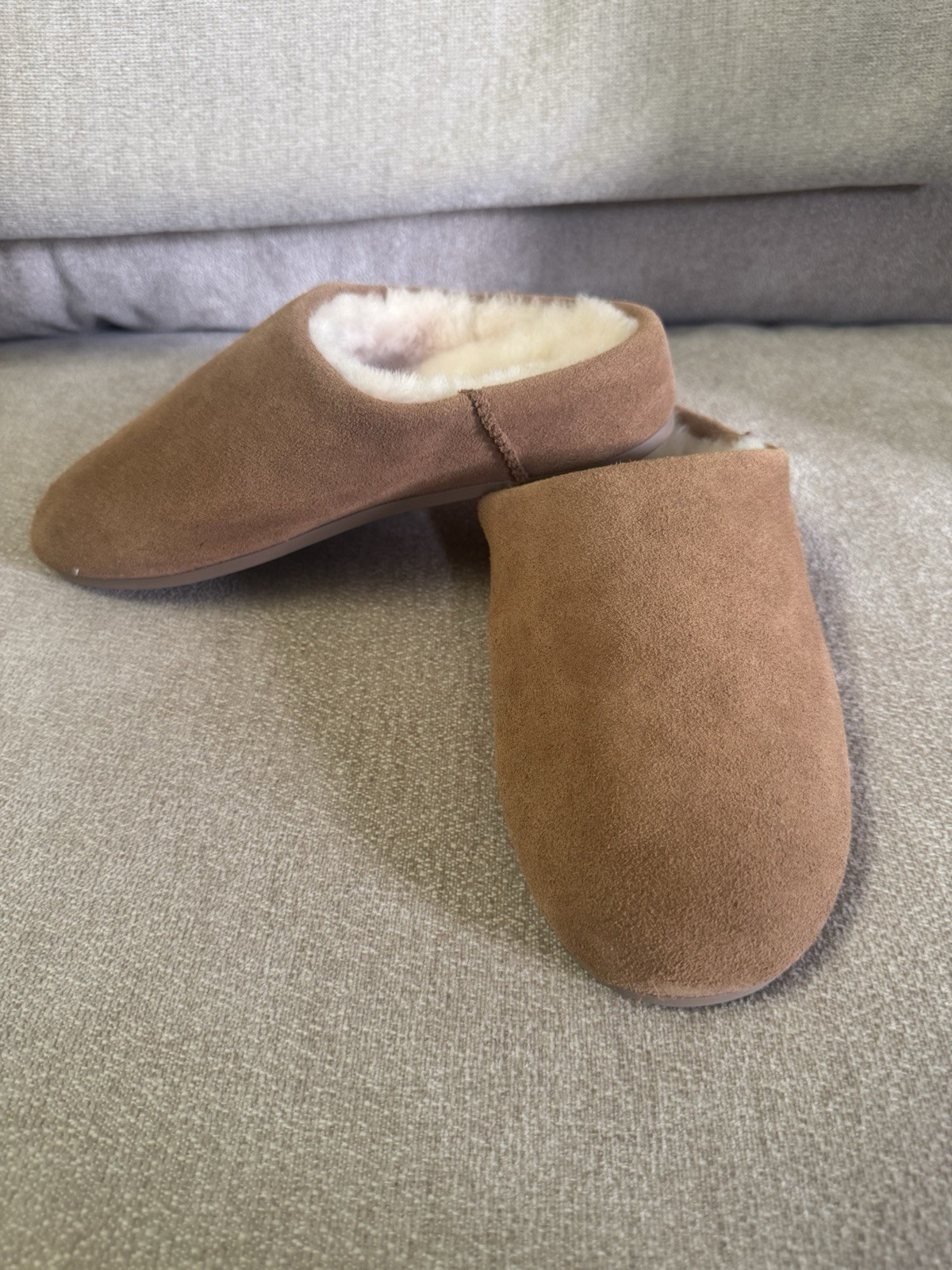 UGG Women’s Elea Slippers Size 7 Chestnut Suede Sheepskin Lined Slip On