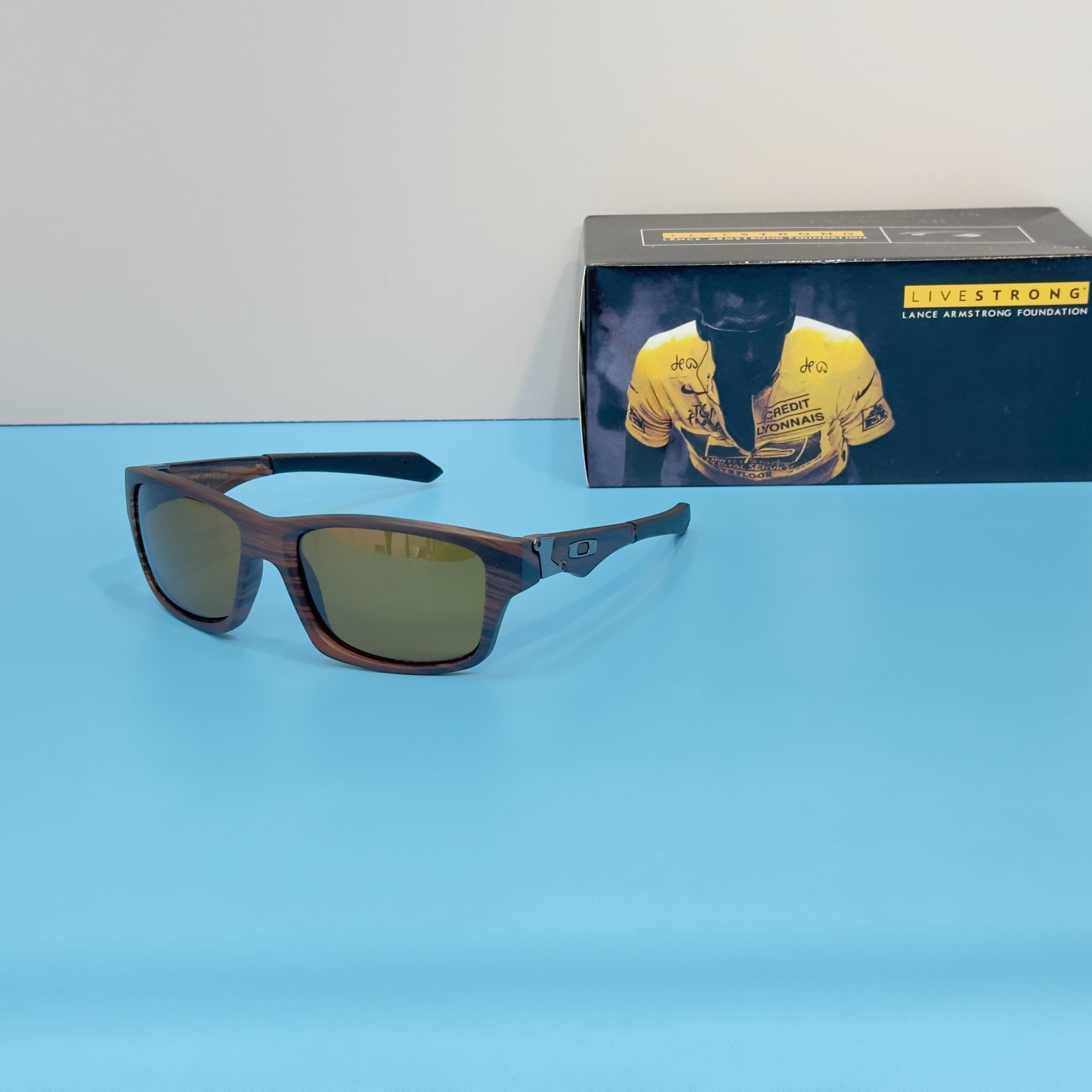 Oakley Jupiter Squared Polarized Sunglasses OO9135 Woodgrain/Tungsten Iridium