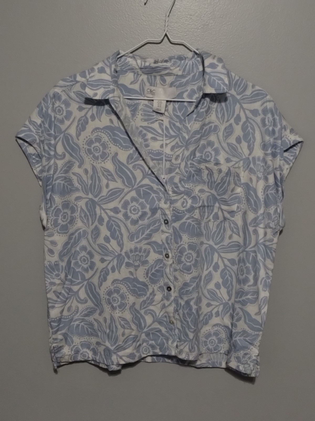Women\'s C &C California Floral Shirt Size (Medium)