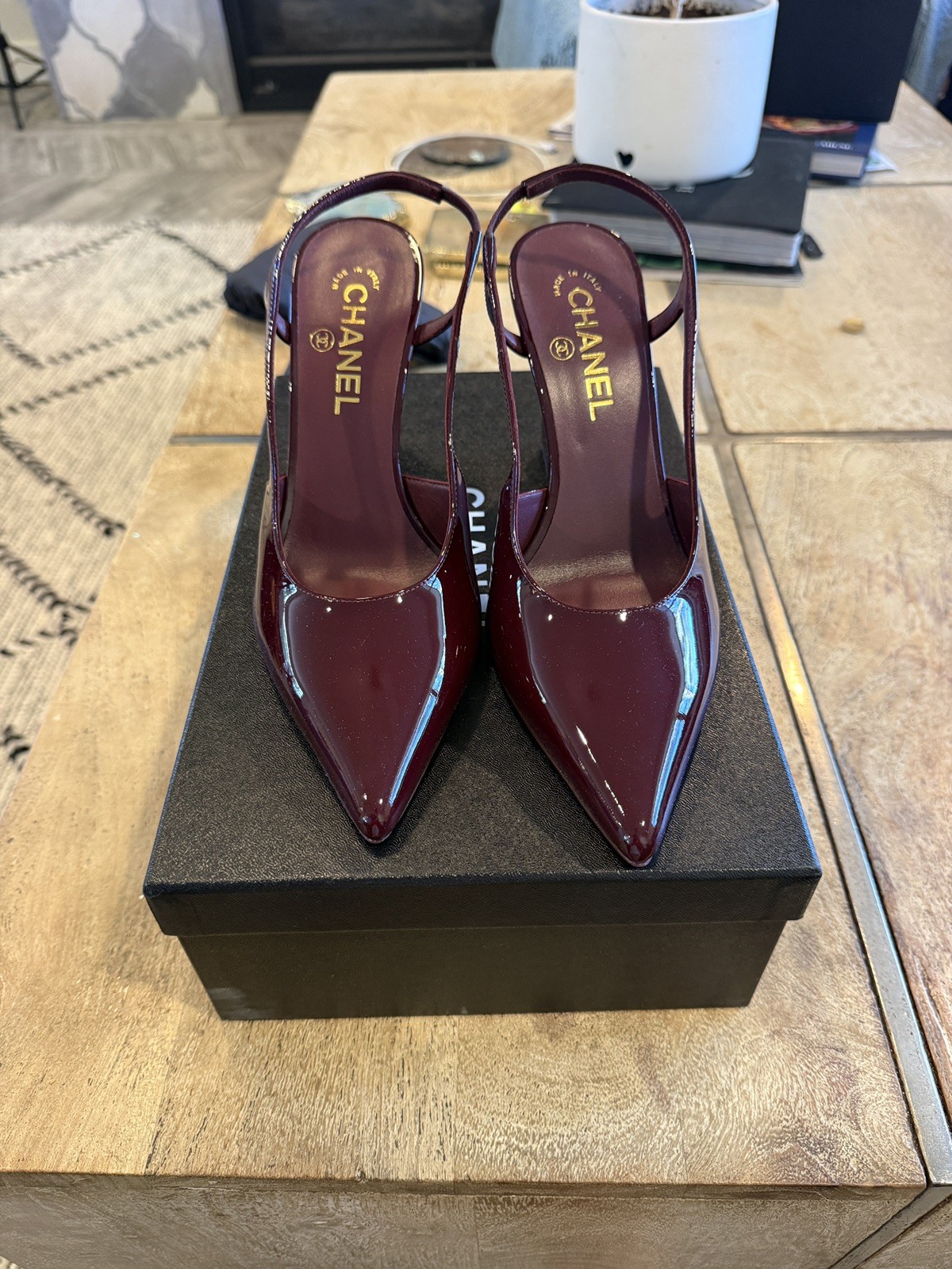 NEW Chanel 26A Métiers d’art Slingbacks Patent Calfskin Dark Burgundy  Size 38
