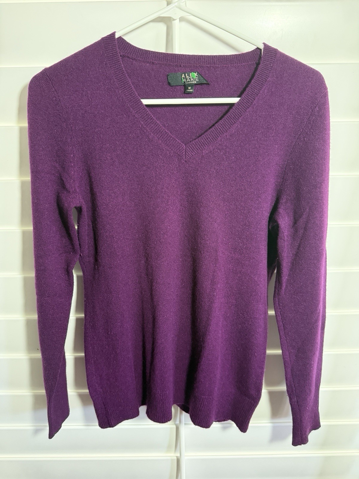Alex Marie 100% Cashmere Purple V-Neck Long Sleeve Sweater M Medium Soft Quality