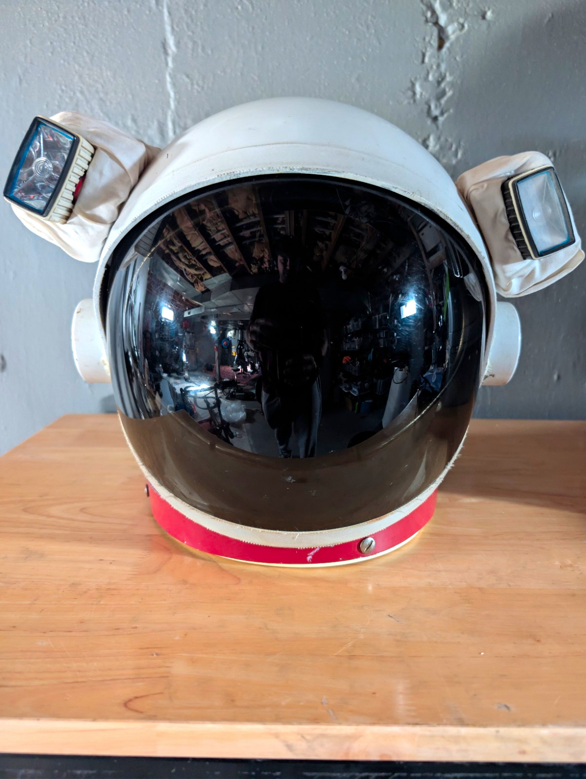 Custom Astronaut Space Helmet Prop White Metal Base Ring Light-Up Cosplay