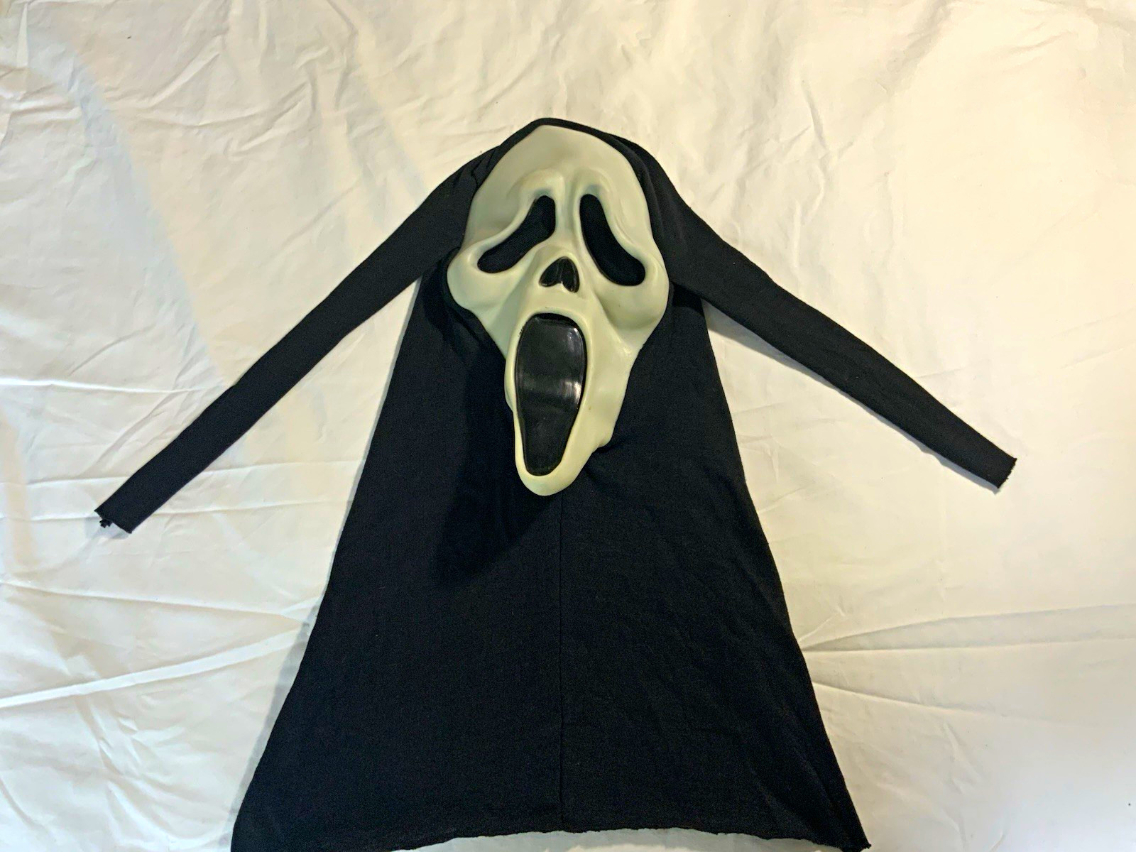 Original 1st generation Ghostface Scream Mask excellent vintage condition Hallow