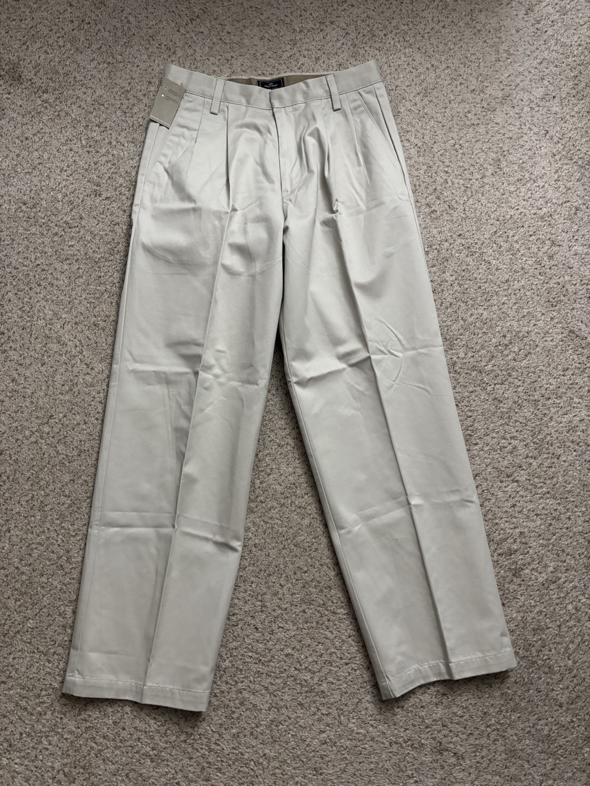 NEW Dockers Pants Mens Size 30x30 Light Beige Relaxed Fix D4 Pleated Straight