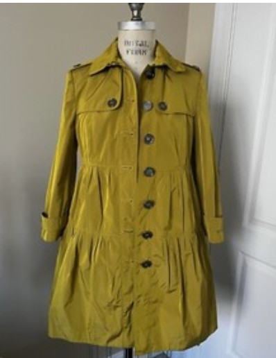 Beautiful Burberry London Tiered Lime Green Coat Sz 6