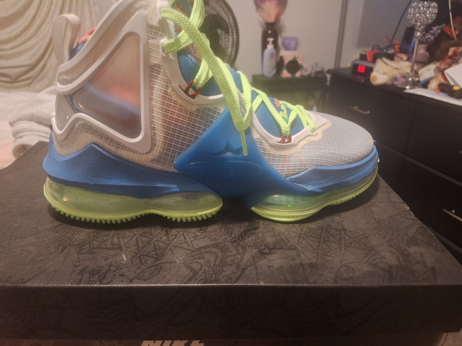 Nike LeBron XIX 19 Men\'s Basketball Shoes Black/Green Glow Anthracite, Size 8.5