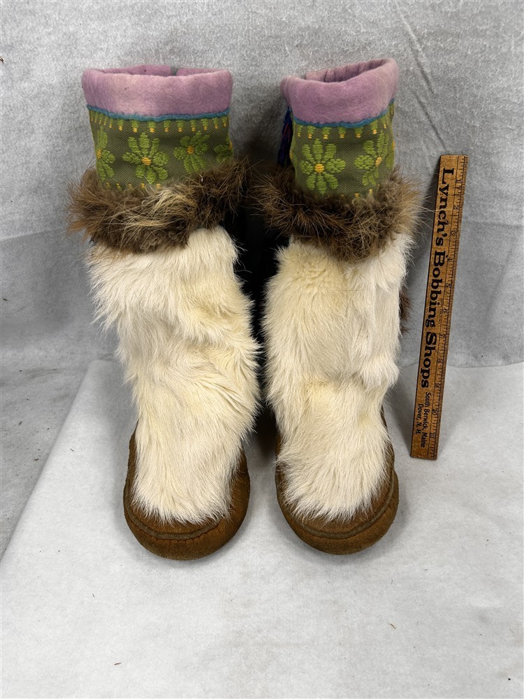antique fur mukluks leather soles Unuit Eskimo feet 11 in. original 1900
