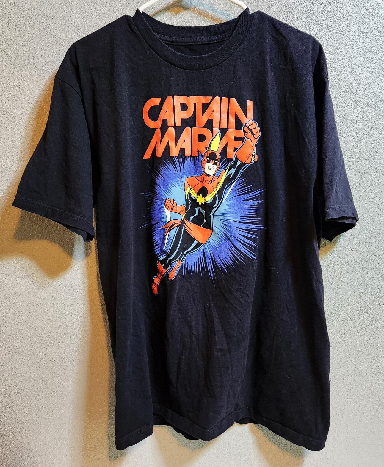 Marvel Comics Captain Marvel Retro Comic Shirt Black Shirt Sz: XL VGC
