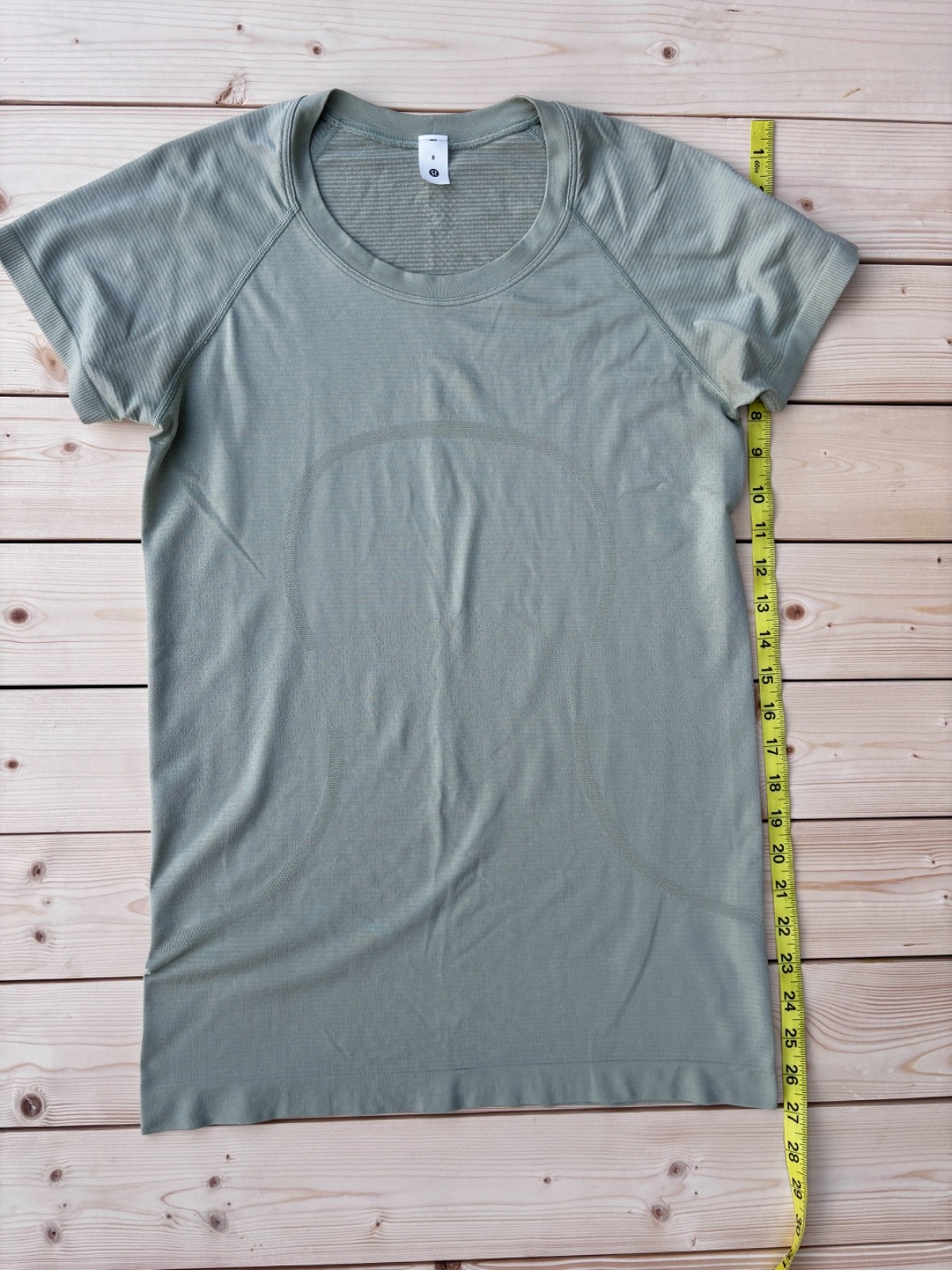 Lululemon Swiftly Tech Short Sleeve Shirt 2.0 Women’s Size 8 Light Green