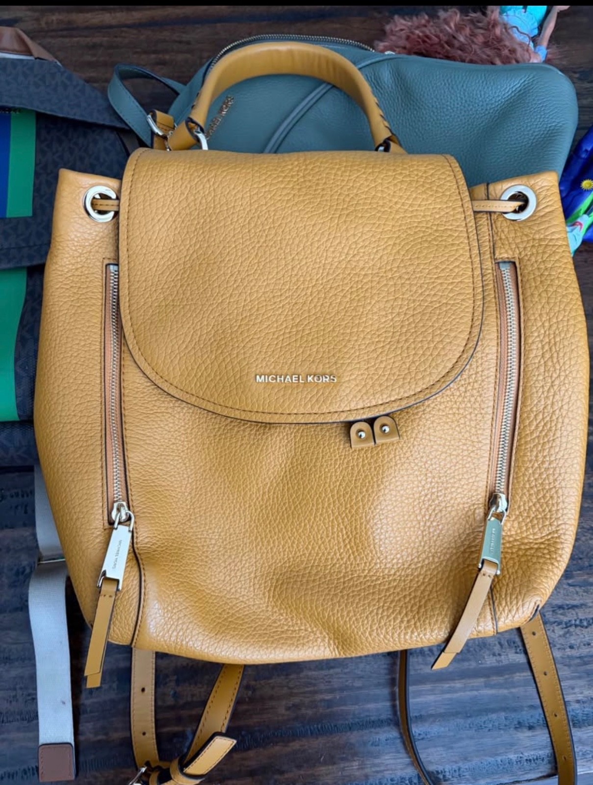 michael kors handbag used mustard color clean an ready for its forever home 