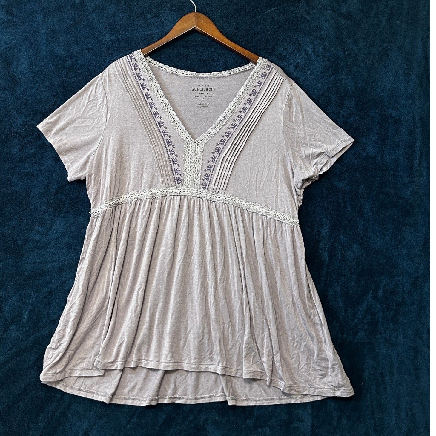 Torrid Embroidered Top Size 2 Super Soft Purple Lace Babydoll Empire Coquette Ss