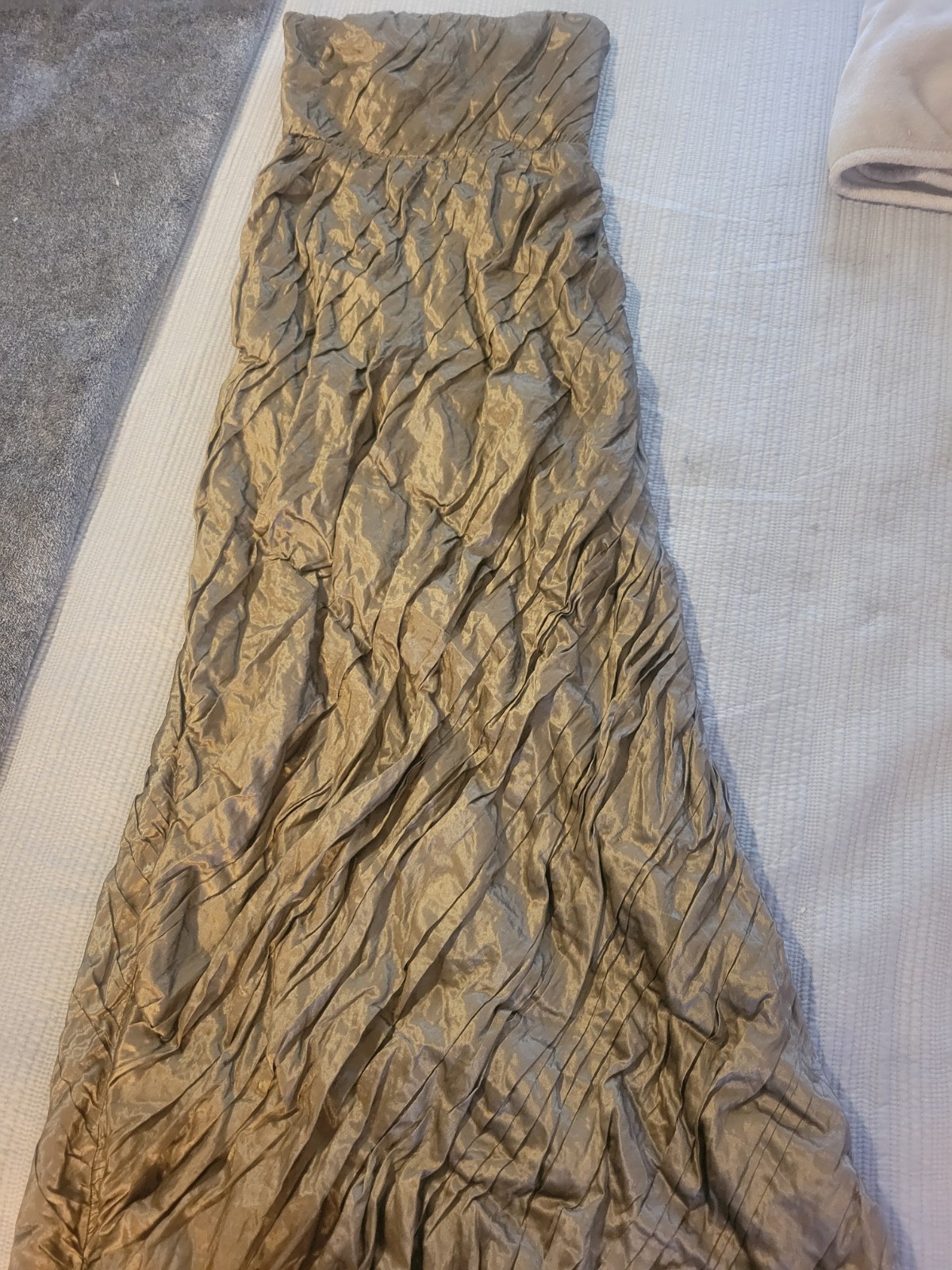 VINTAGE BCBG MAX AZRIA   IRRIDESCENT BRONNZE METALLIC STRAPLESS GOWN  XS