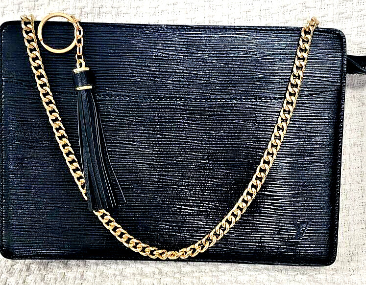 Authentic Louis Vuitton Epi Leather Pouch Clutch on Chain Cute wow