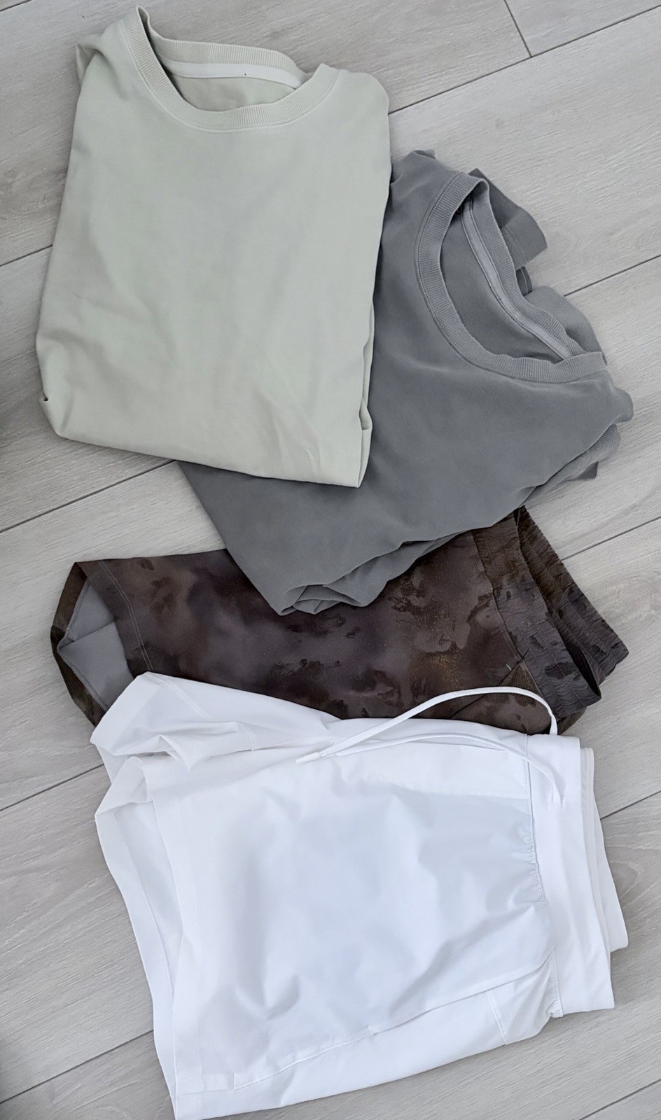 Men’s Lululemon, Long Sleeve T-Shirts (x2) & Shorts (x2), Size XL